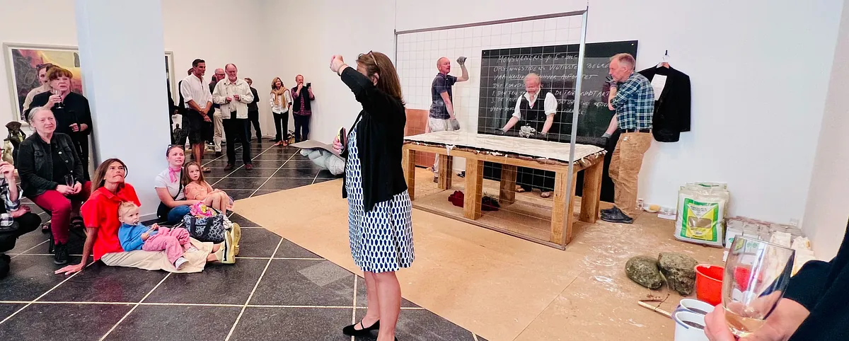Bjørn Nørgaard performance i forbindelse med Jubilæumsudstilling på Galleri Susanne Ottesen i Gothersgade