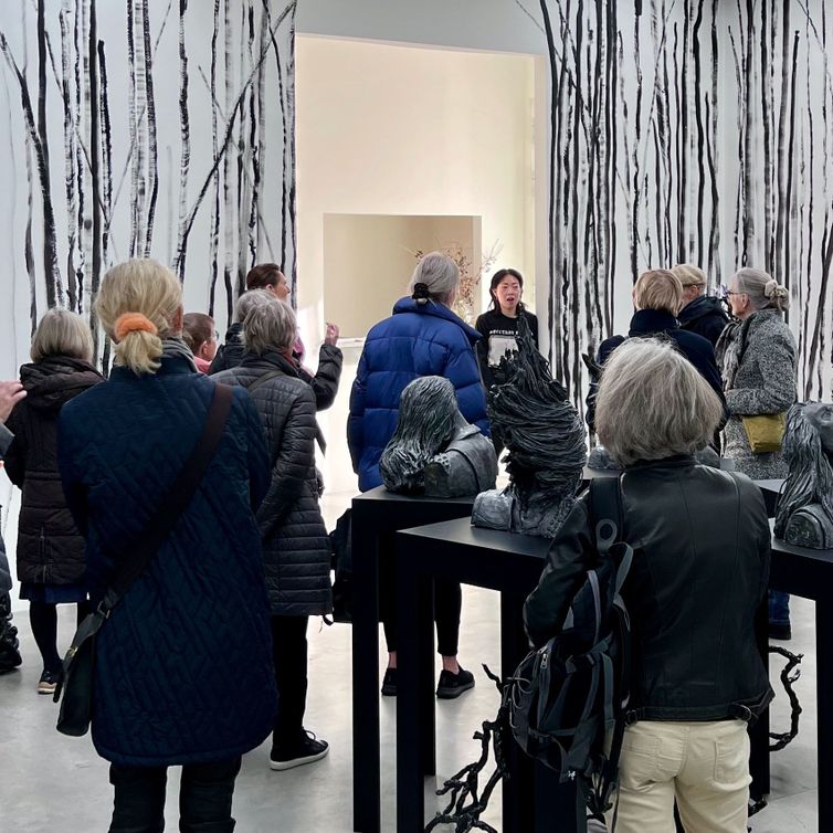 Besøg på Eighteen med Nammagoriums Guidede Gallerivandringer under Rose Ekens udstilling