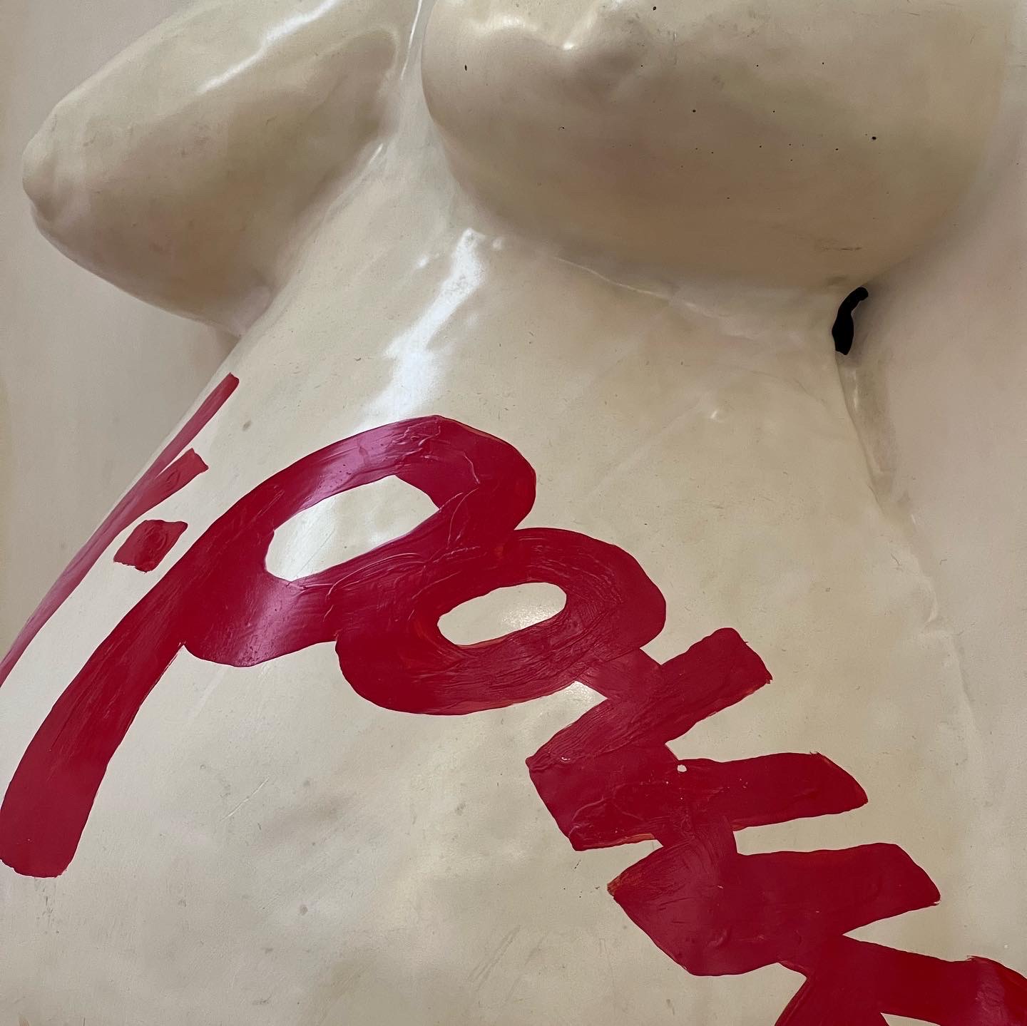 KIrsten Justesen, Pussy Power. Repræsenteret af Gallery Tom Christoffersen ©nammagorium på Enter Art Fair, 2022